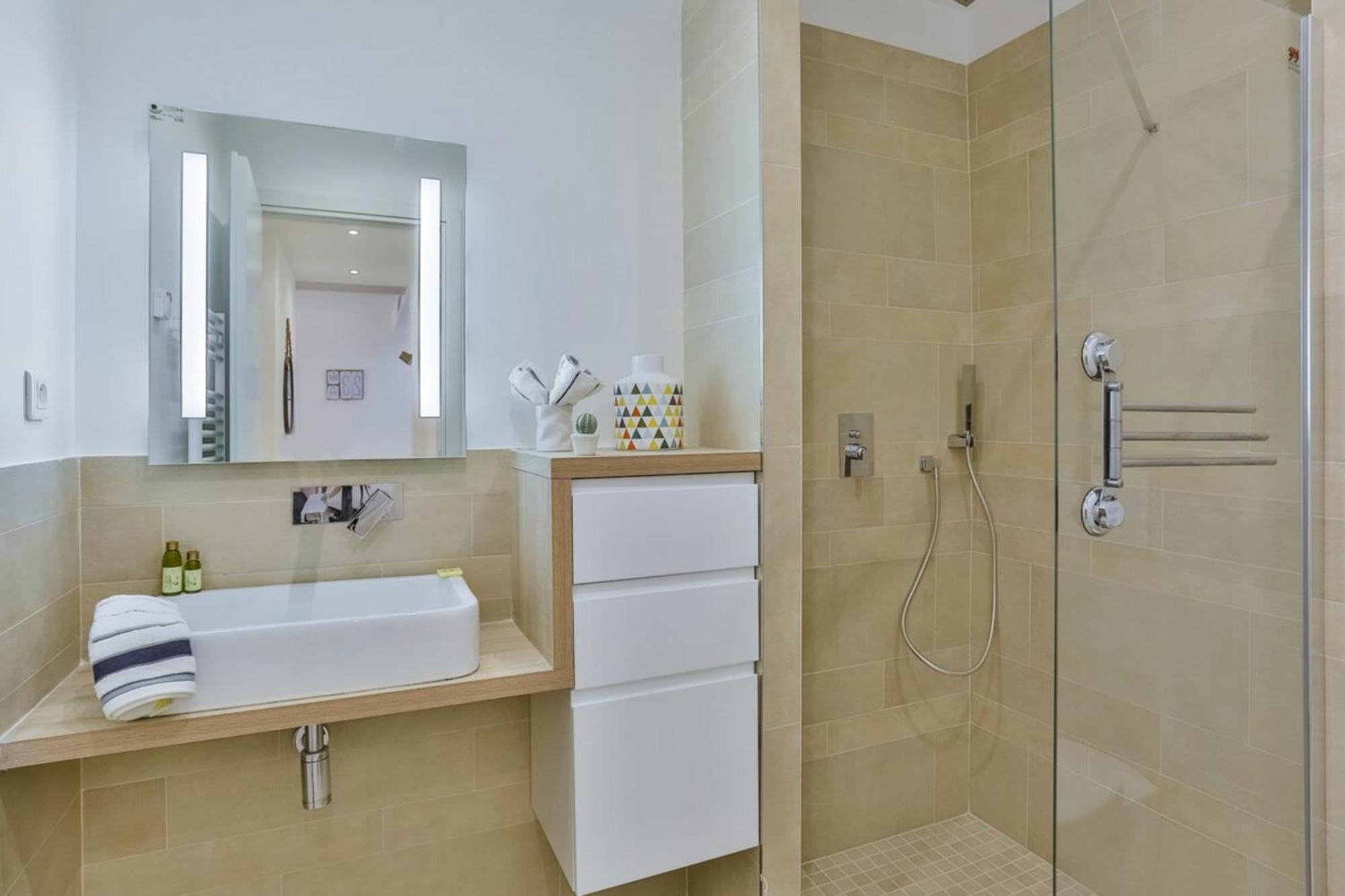 France 82 Tp -1 Min From The Sea - Terrace - Parking Apartment Nice Exterior photo